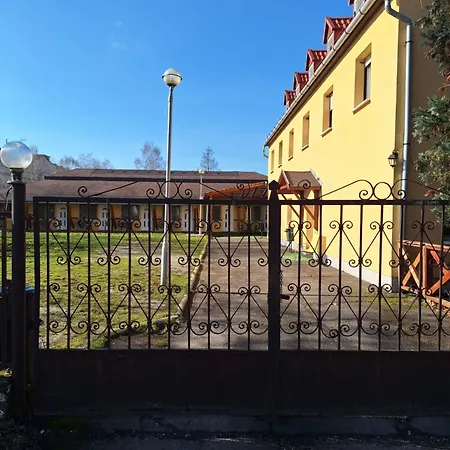 Fenyo Panzio Mezőkövesd